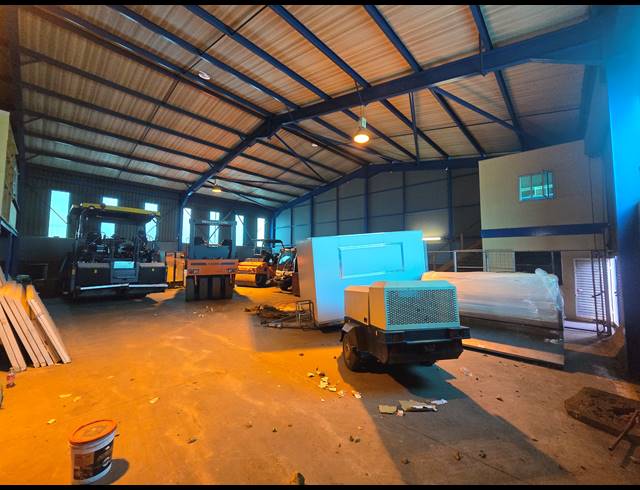 1,900M² FACTORY TO LET IN MOREHILL